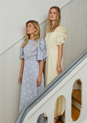 Kikka faded flower kjole Light Blue Neo Noir 